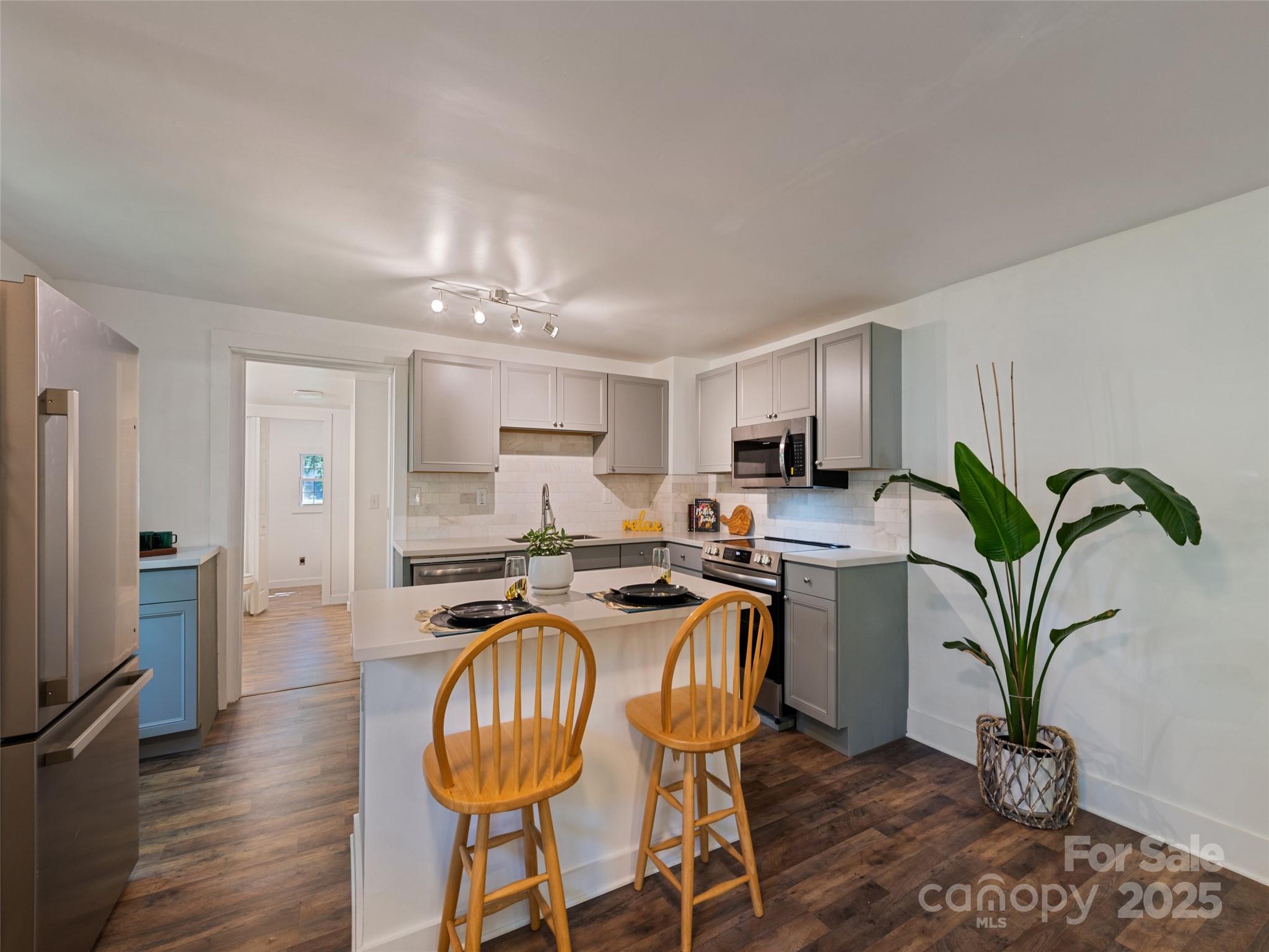 468 Deaverview Road Asheville NC 28806