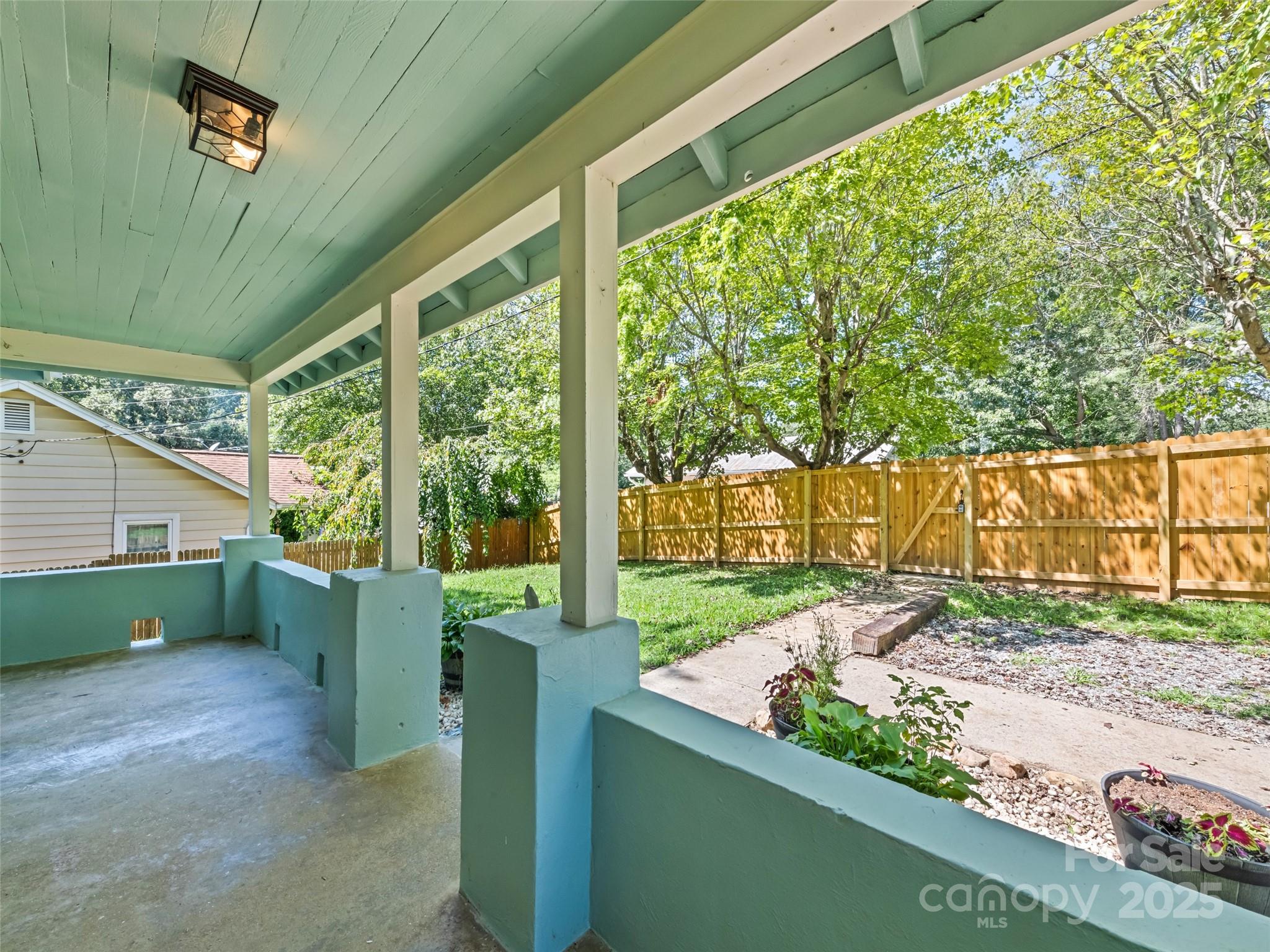 468 Deaverview Road Asheville NC 28806