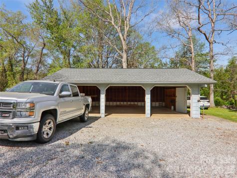 927 Ladson Road Mills River NC 28759