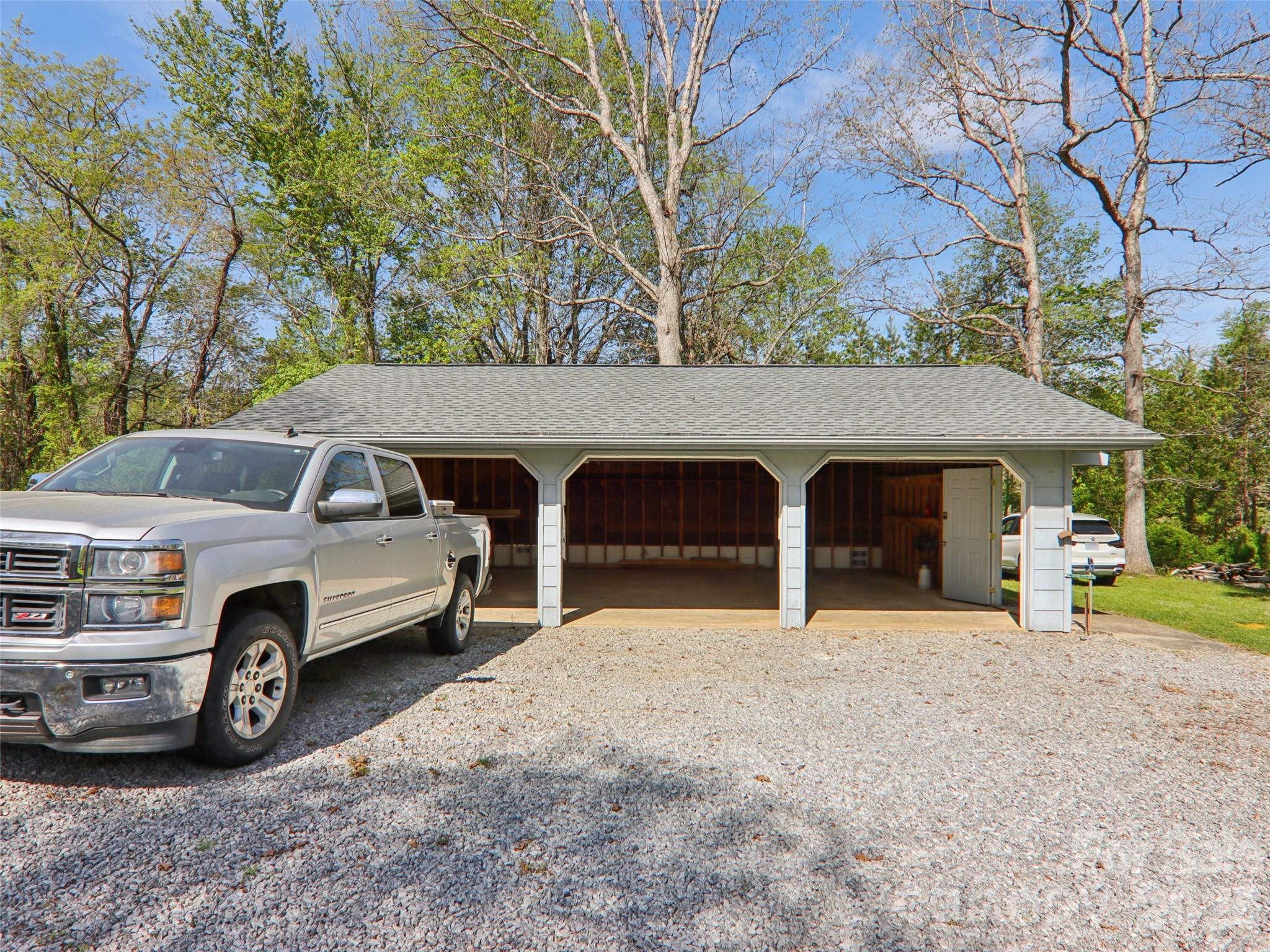 927 Ladson Road Mills River NC 28759