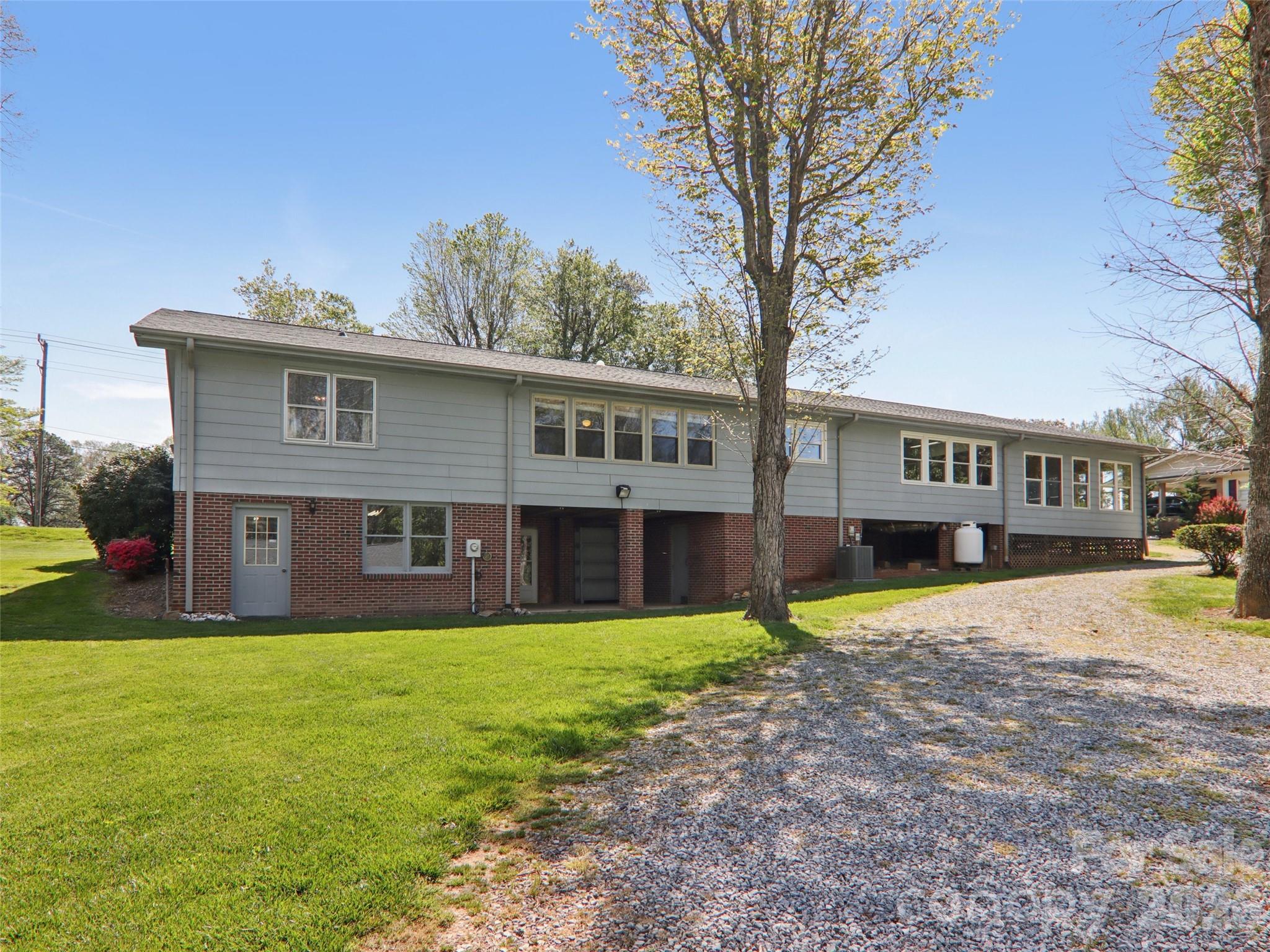 927 Ladson Road Mills River NC 28759
