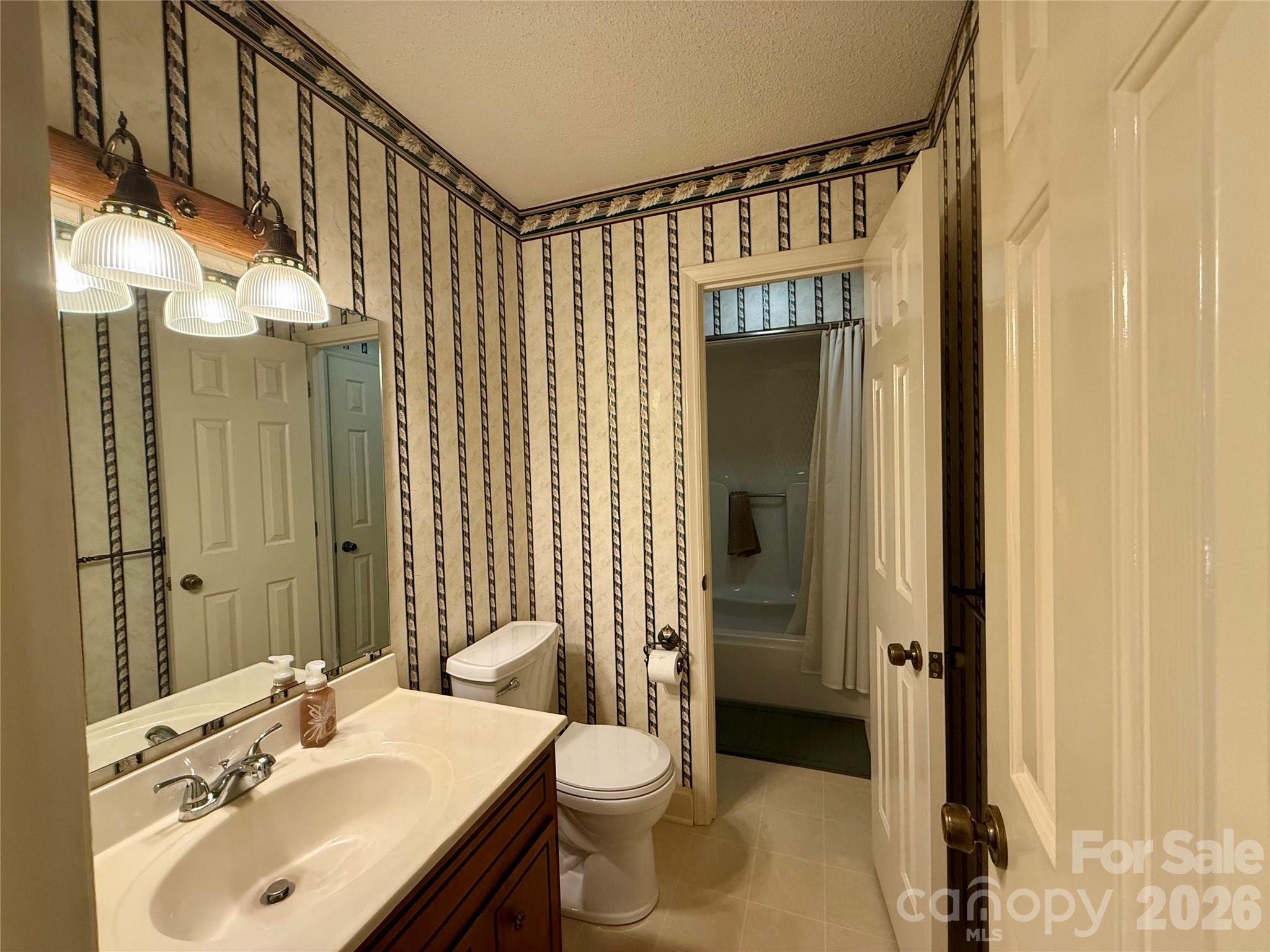 1015 36th Avenue Court NE Hickory NC 28601