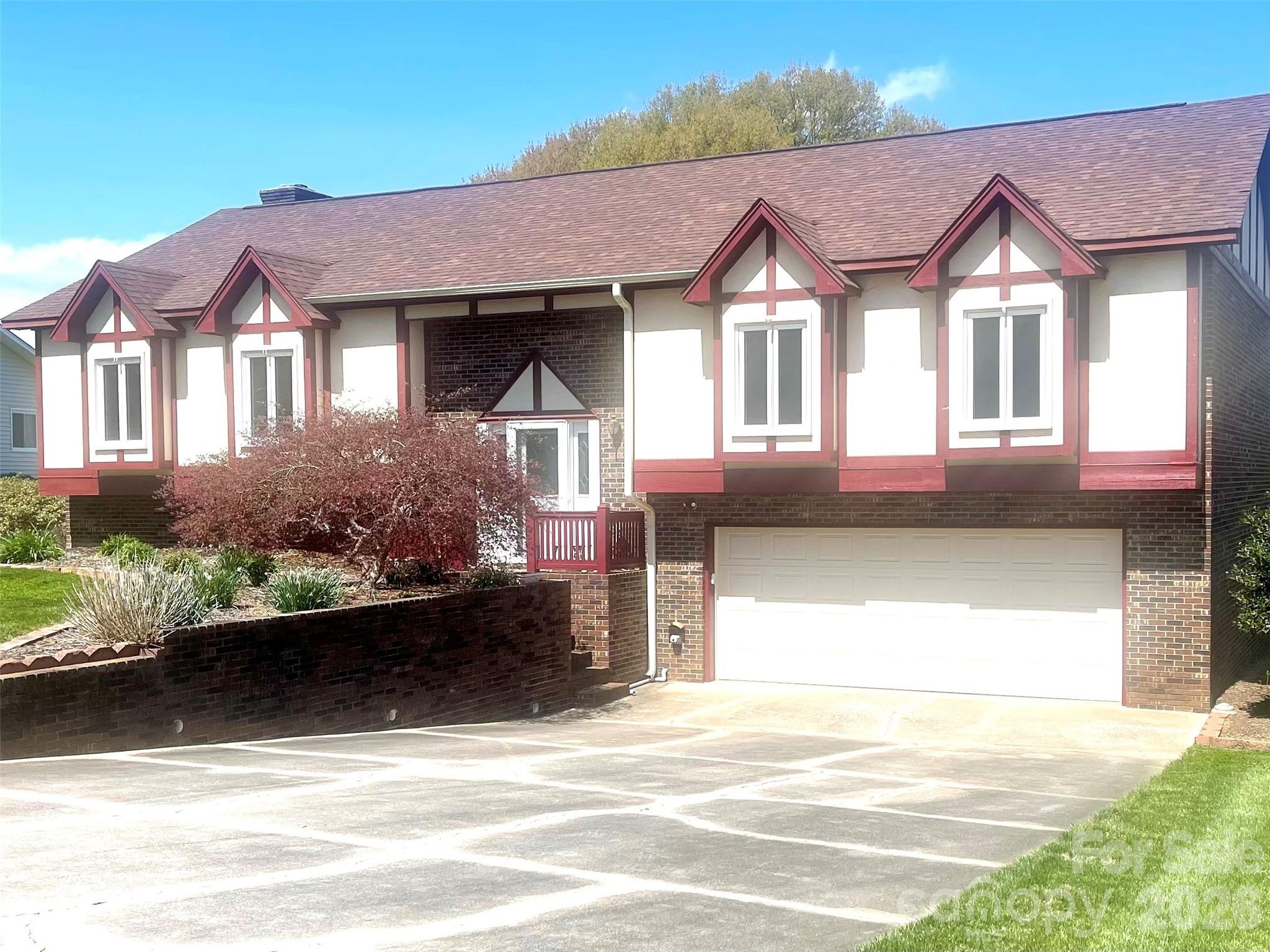1015 36th Avenue Court NE Hickory NC 28601