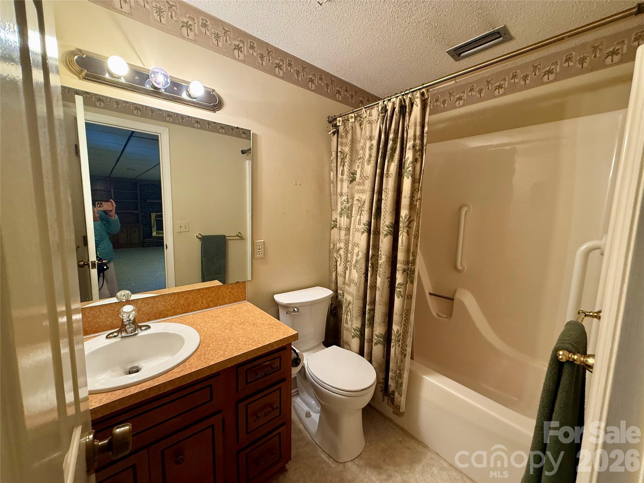 1015 36th Avenue Court NE Hickory NC 28601