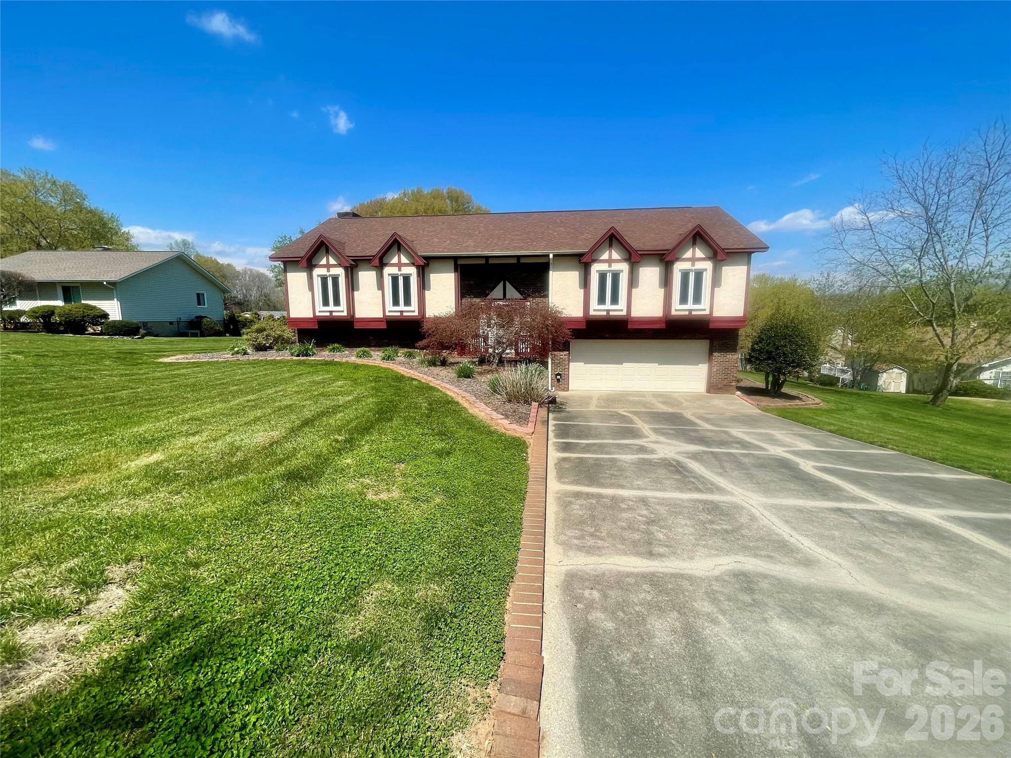 1015 36th Avenue Court NE Hickory NC 28601