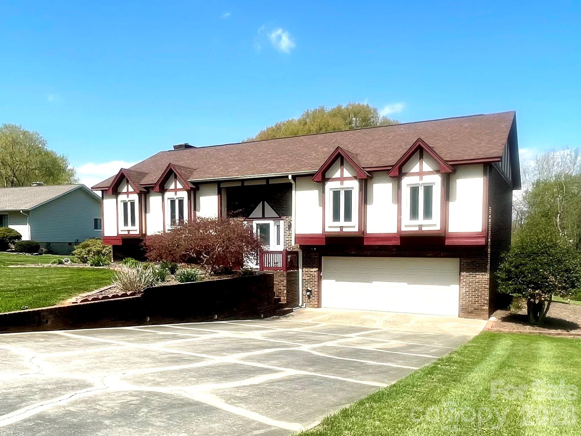 1015 36th Avenue Court NE Hickory NC 28601