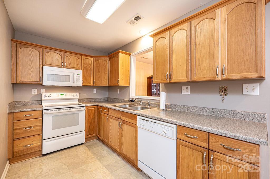 1687 Golden Cedar Lane Newton NC 28658