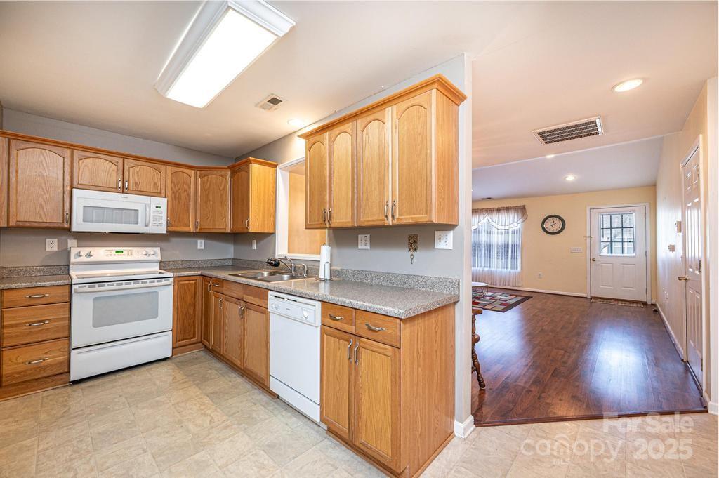 1687 Golden Cedar Lane Newton NC 28658