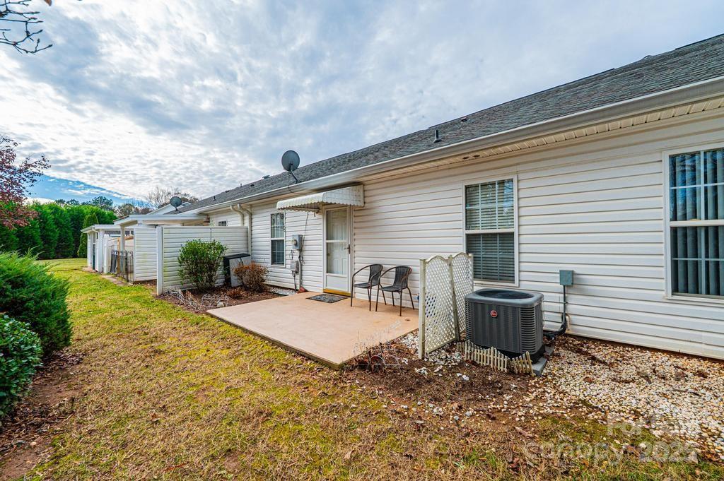 1687 Golden Cedar Lane Newton NC 28658