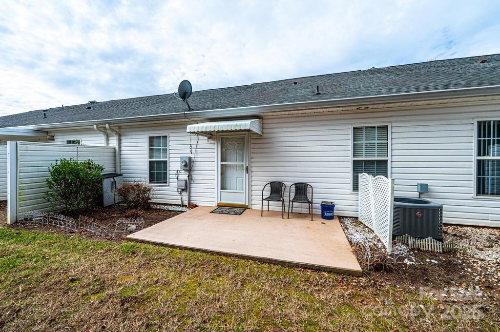 1687 Golden Cedar Lane Newton NC 28658