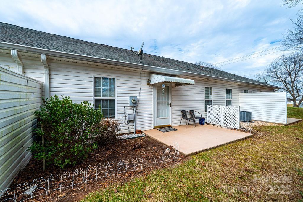 1687 Golden Cedar Lane Newton NC 28658