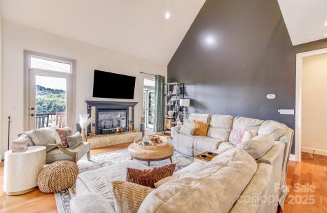 54 Mcintyre Drive Asheville NC 28803