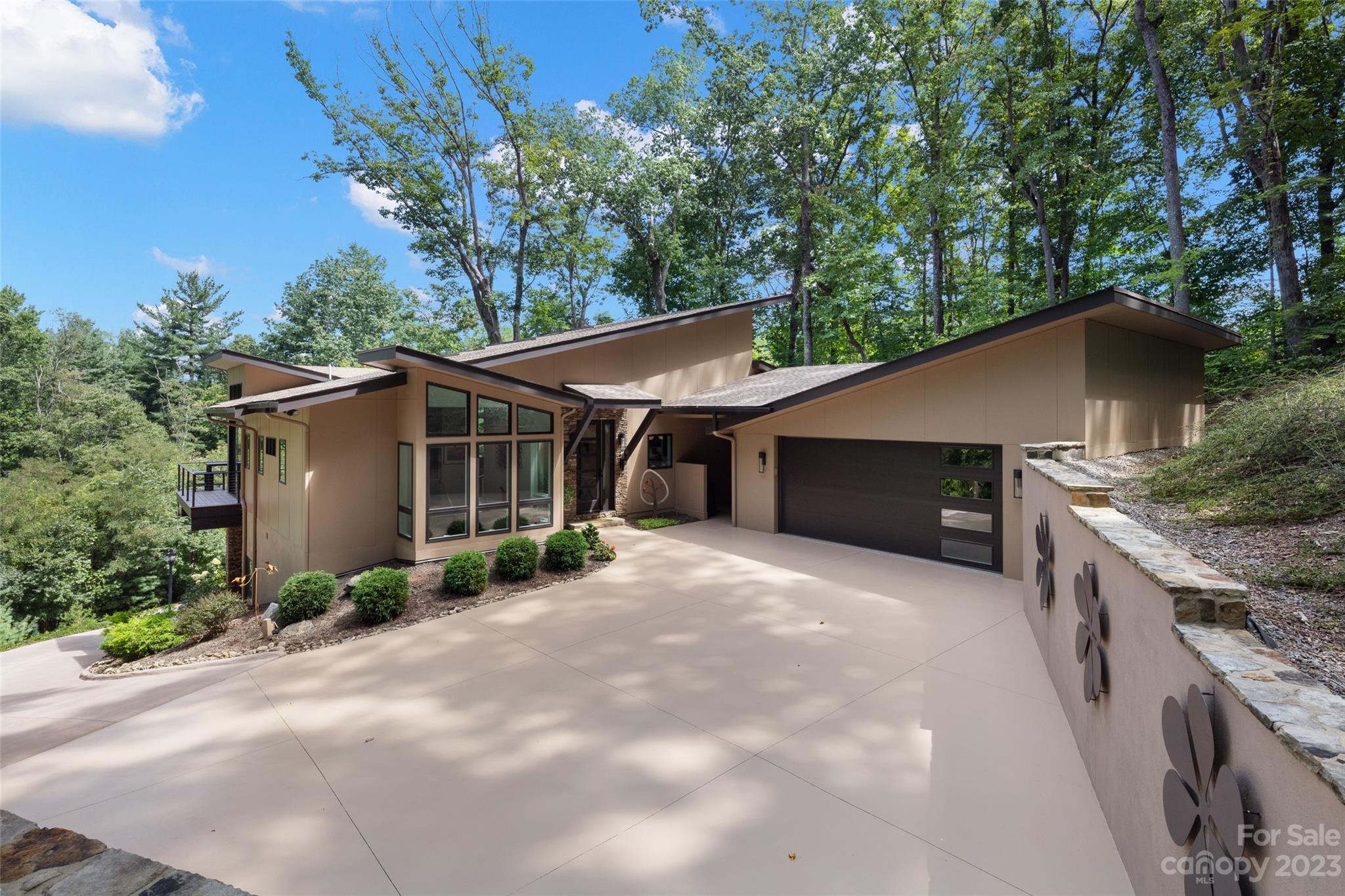 4 La Grange Drive Asheville NC 28805