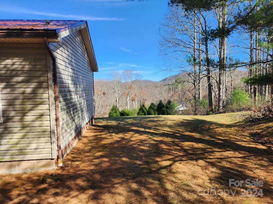 20 Coventry Lane Burnsville NC 28714