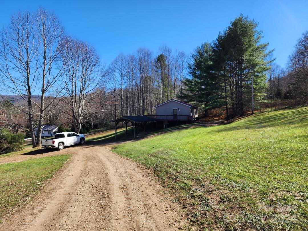 20 Coventry Lane Burnsville NC 28714