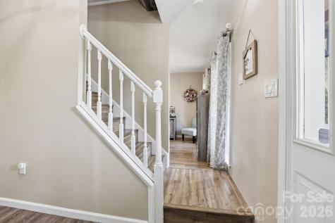 10 Country Road Hendersonville NC 28791