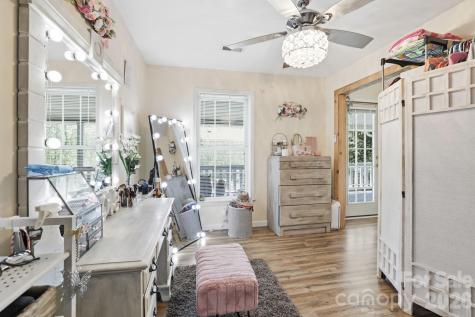 10 Country Road Hendersonville NC 28791