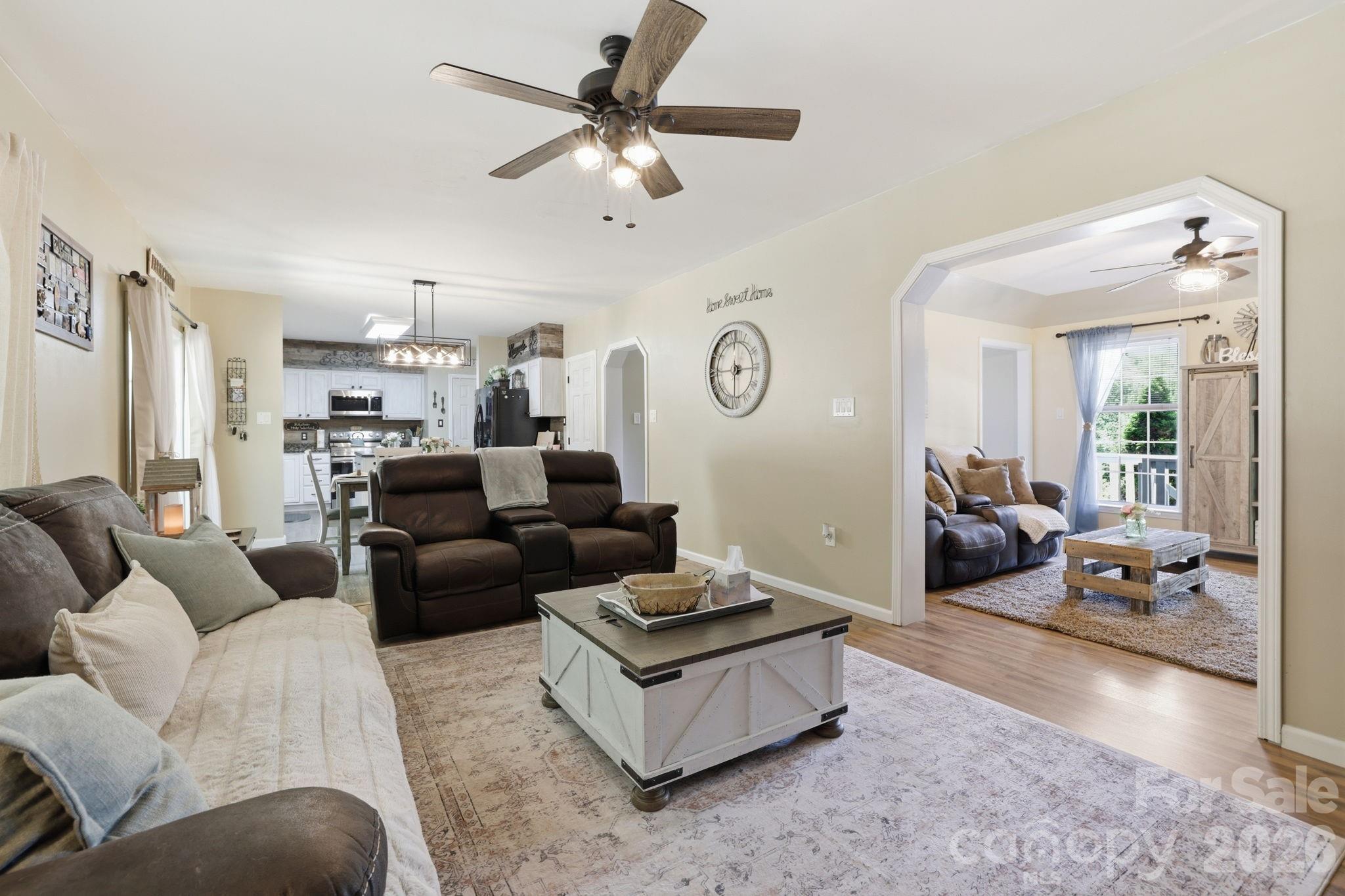 10 Country Road Hendersonville NC 28791