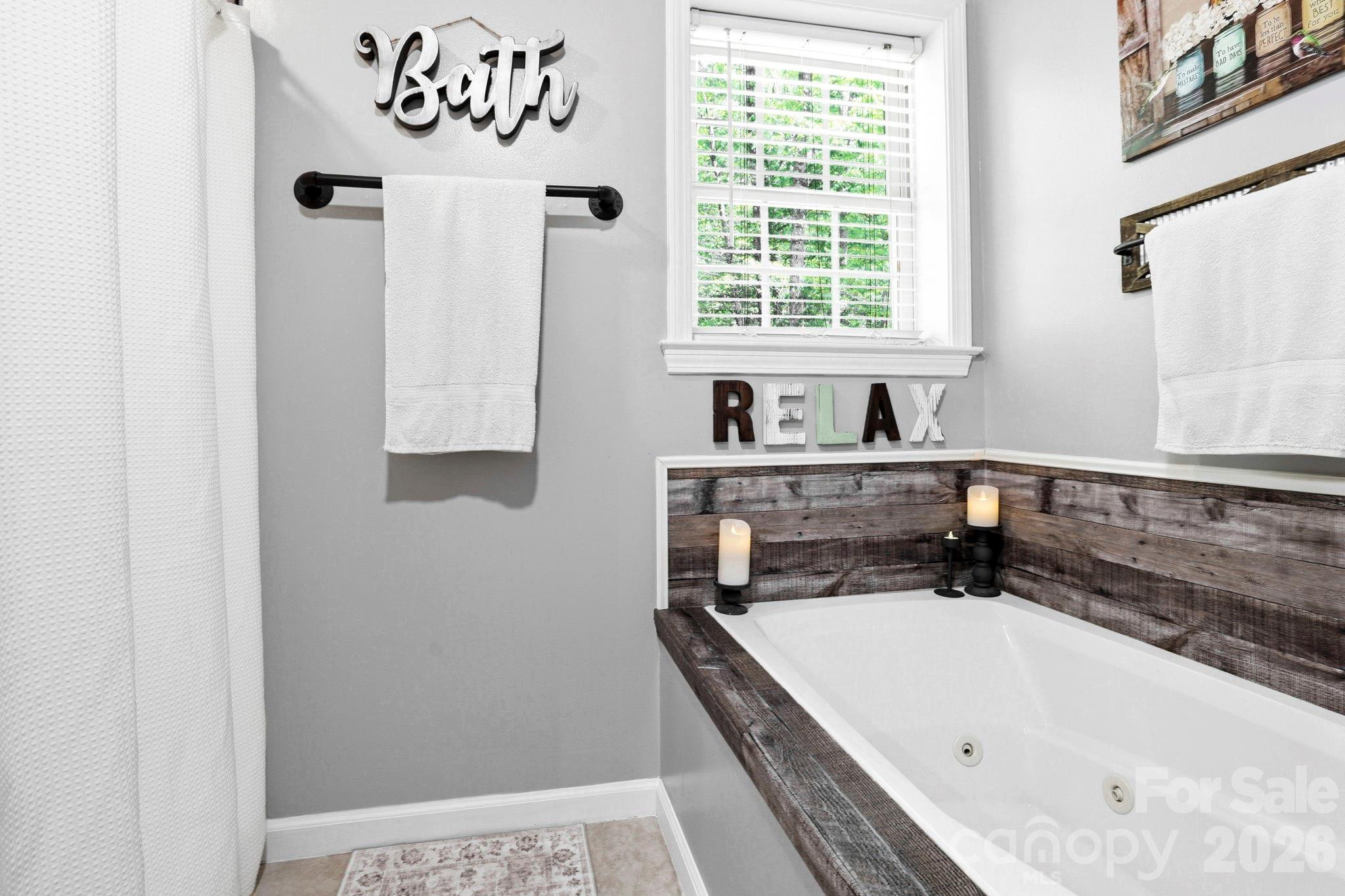 10 Country Road Hendersonville NC 28791