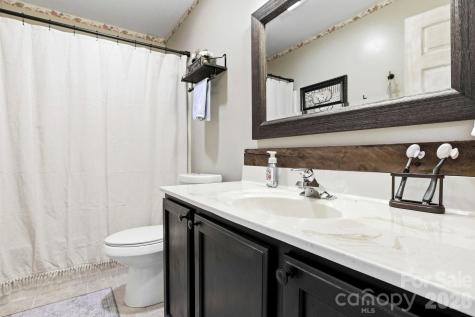10 Country Road Hendersonville NC 28791