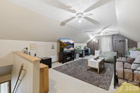 10 Country Road Hendersonville NC 28791