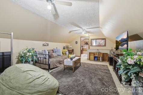 10 Country Road Hendersonville NC 28791