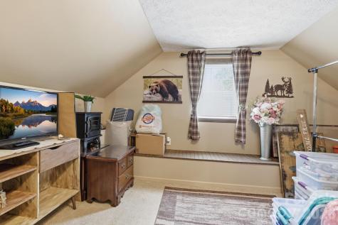 10 Country Road Hendersonville NC 28791