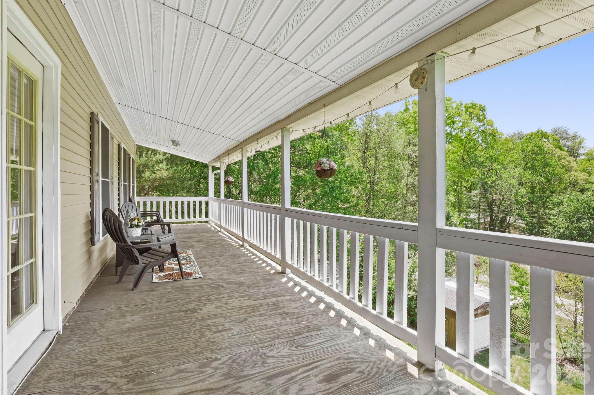 10 Country Road Hendersonville NC 28791