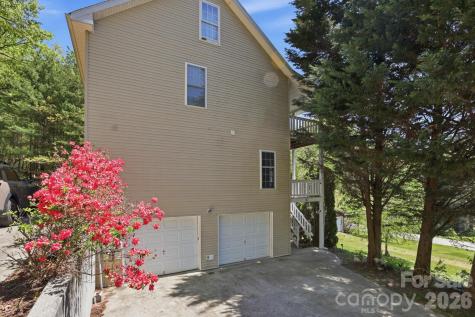 10 Country Road Hendersonville NC 28791