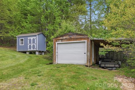 10 Country Road Hendersonville NC 28791