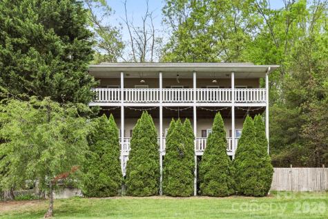 10 Country Road Hendersonville NC 28791