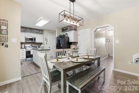 10 Country Road Hendersonville NC 28791