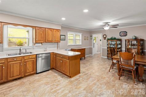 83 Honeysuckle Lane Burnsville NC 28714