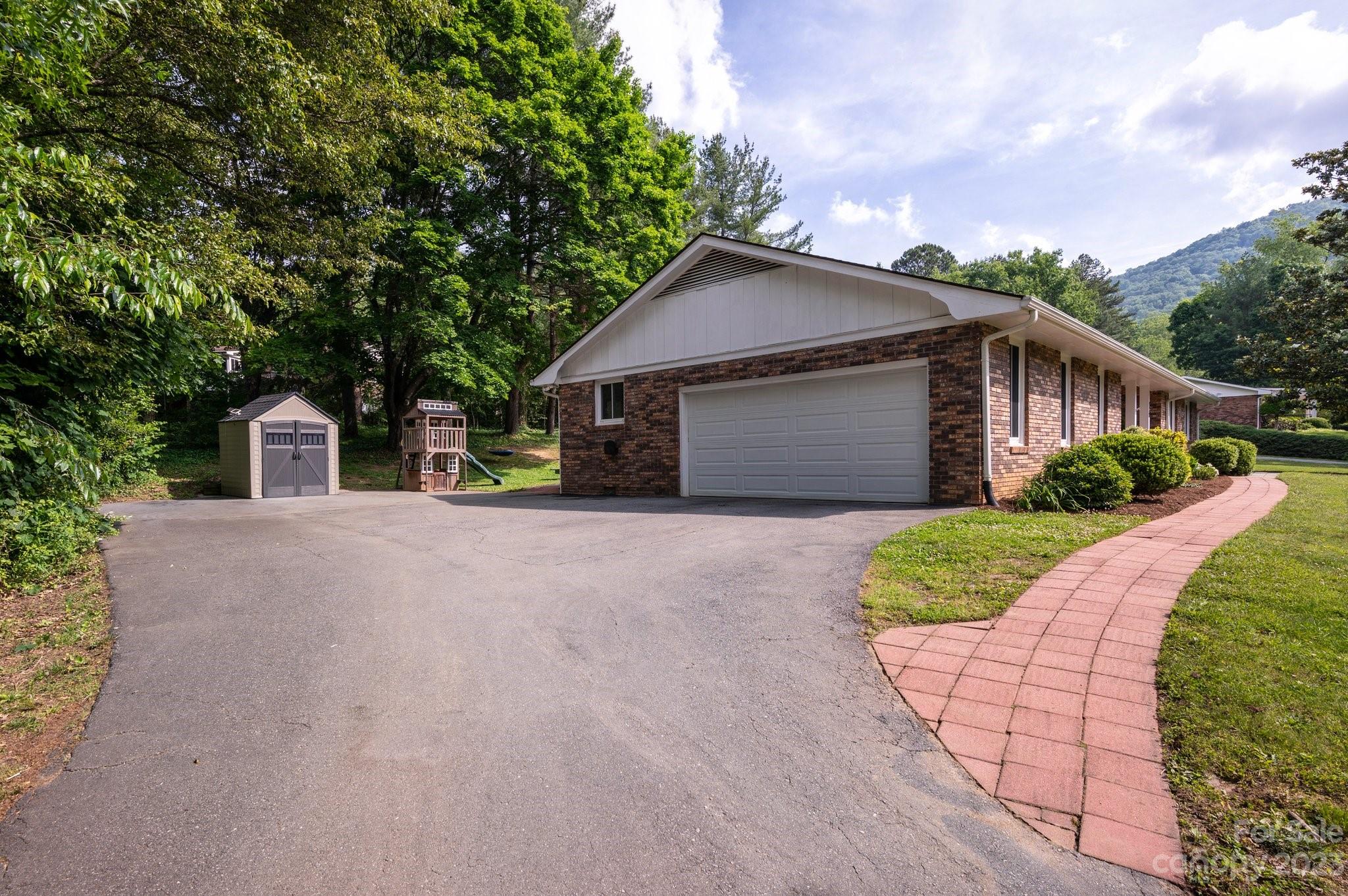 16 Ballantree Drive Asheville NC 28803