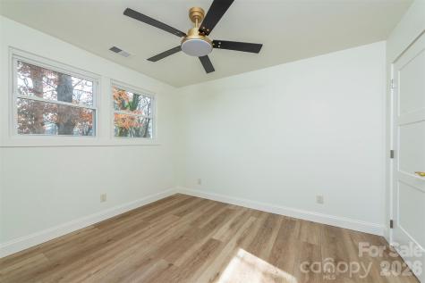 524 Pineland Road Hendersonville NC 28792