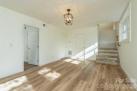 524 Pineland Road Hendersonville NC 28792