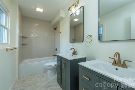 524 Pineland Road Hendersonville NC 28792