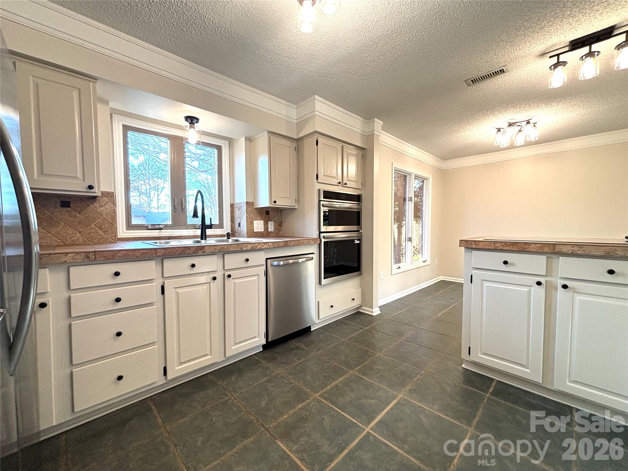 1754 12th Street NE Hickory NC 28601