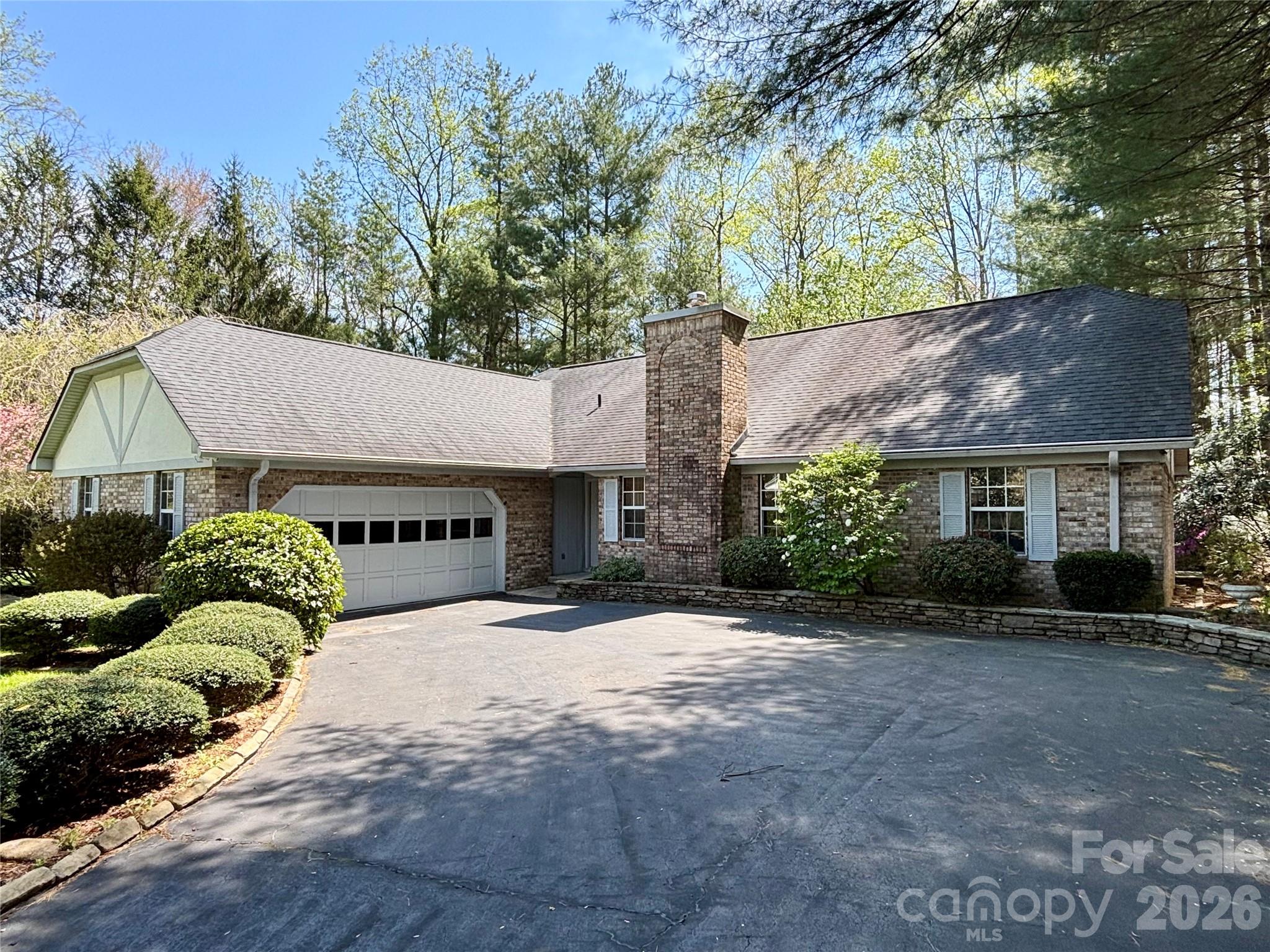 3011 N Essex Court Hendersonville NC 28791