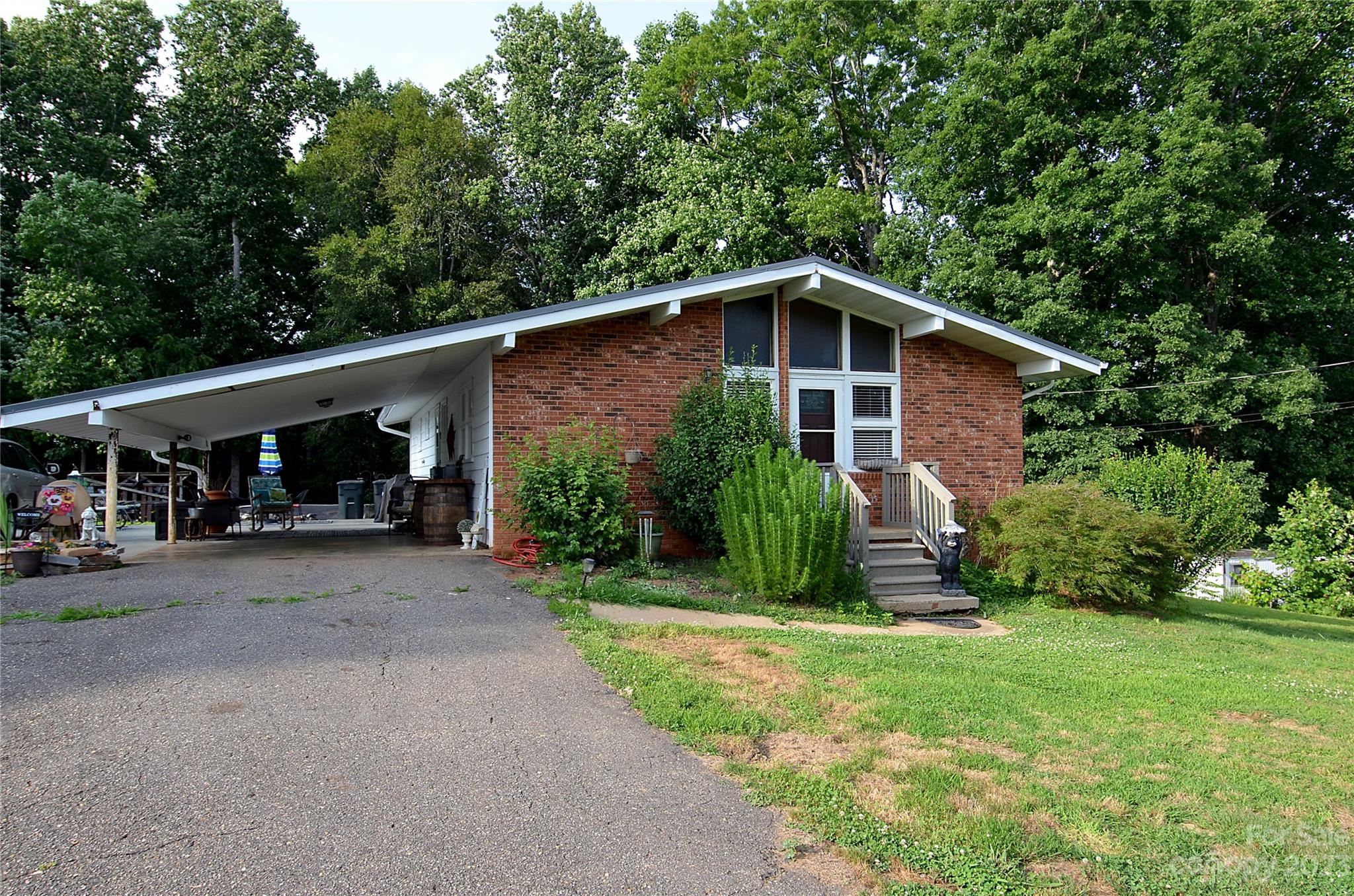 661 South Creek Road Nebo NC 28761