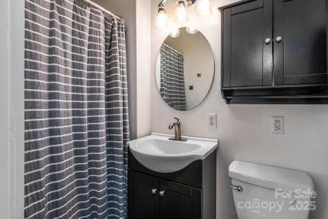 11 Colonial Place Asheville NC 28804