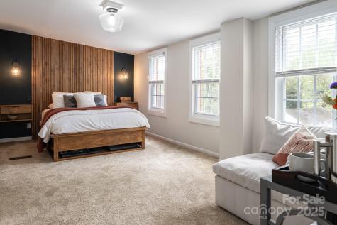 11 Colonial Place Asheville NC 28804