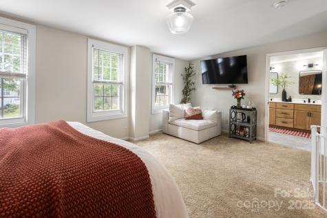 11 Colonial Place Asheville NC 28804