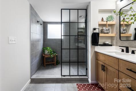 11 Colonial Place Asheville NC 28804