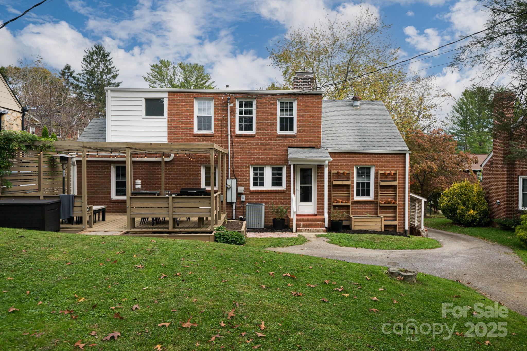 11 Colonial Place Asheville NC 28804