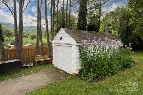 11 Colonial Place Asheville NC 28804