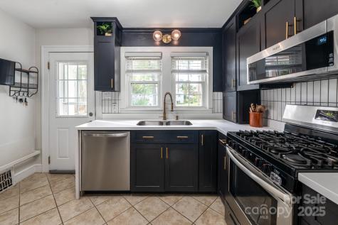 11 Colonial Place Asheville NC 28804