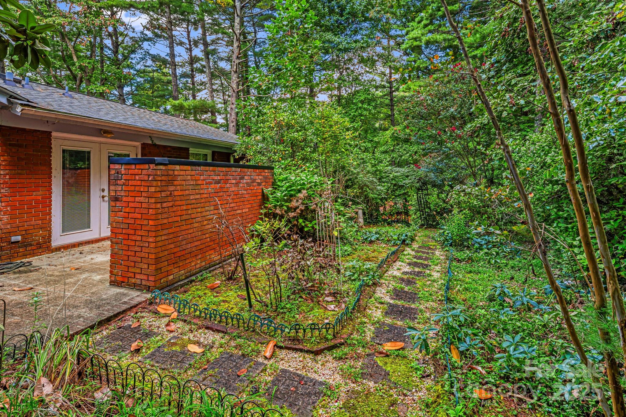 23 Rolling View Drive Asheville NC 28805
