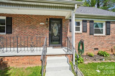 710 Heatherwood Drive Hendersonville NC 28792
