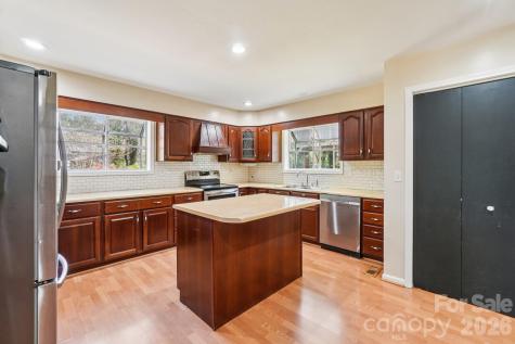 710 Heatherwood Drive Hendersonville NC 28792